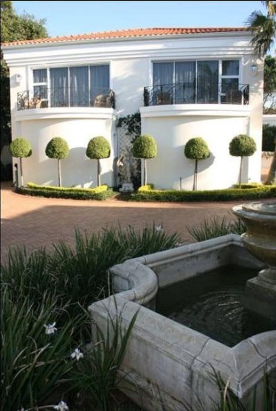 Property building, Facade/entrance, Day