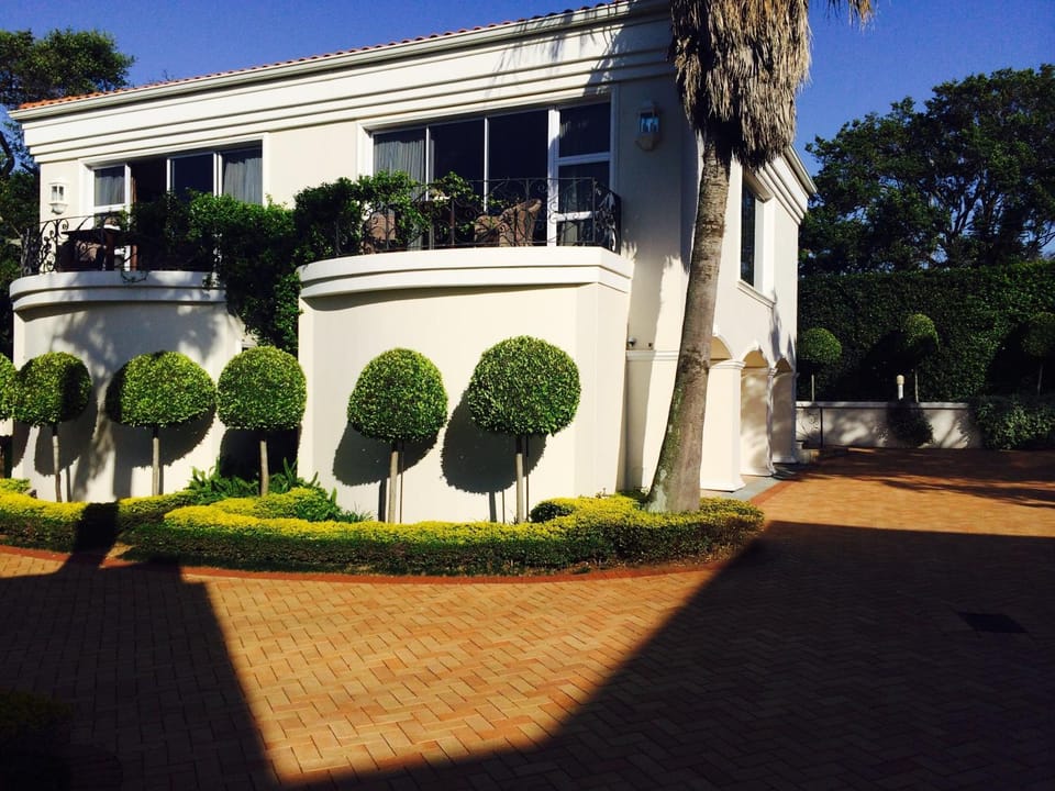 Property building, Facade/entrance, Day