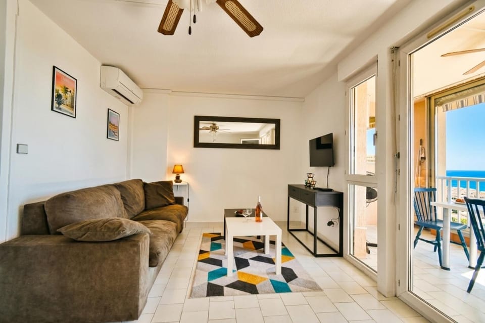 Communal lounge/ TV room, TV and multimedia, Living room