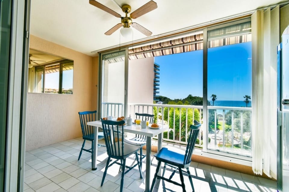 Patio, Dining area, Sea view