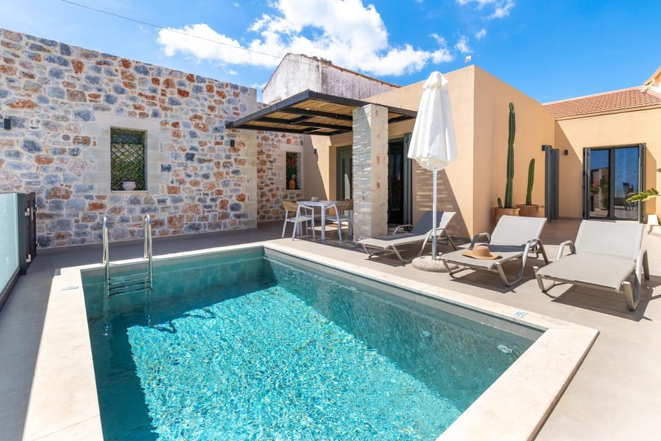 Patio, Day, Pool view, Swimming pool, sunbed