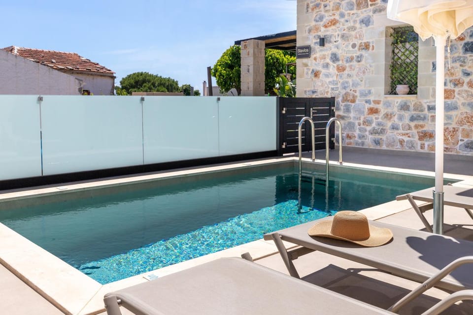 Patio, Pool view, Swimming pool, sunbed