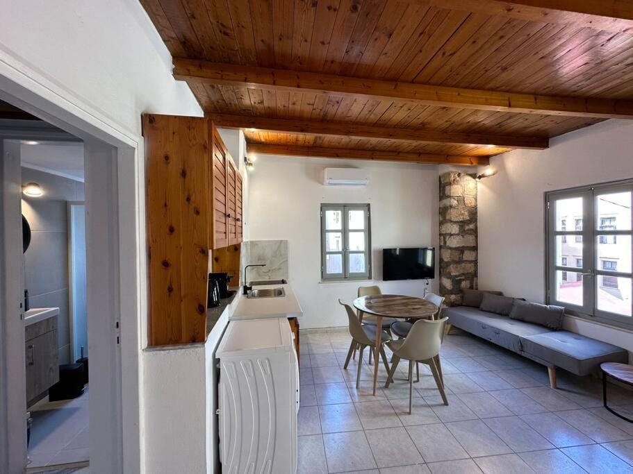 Seating area, Dining area