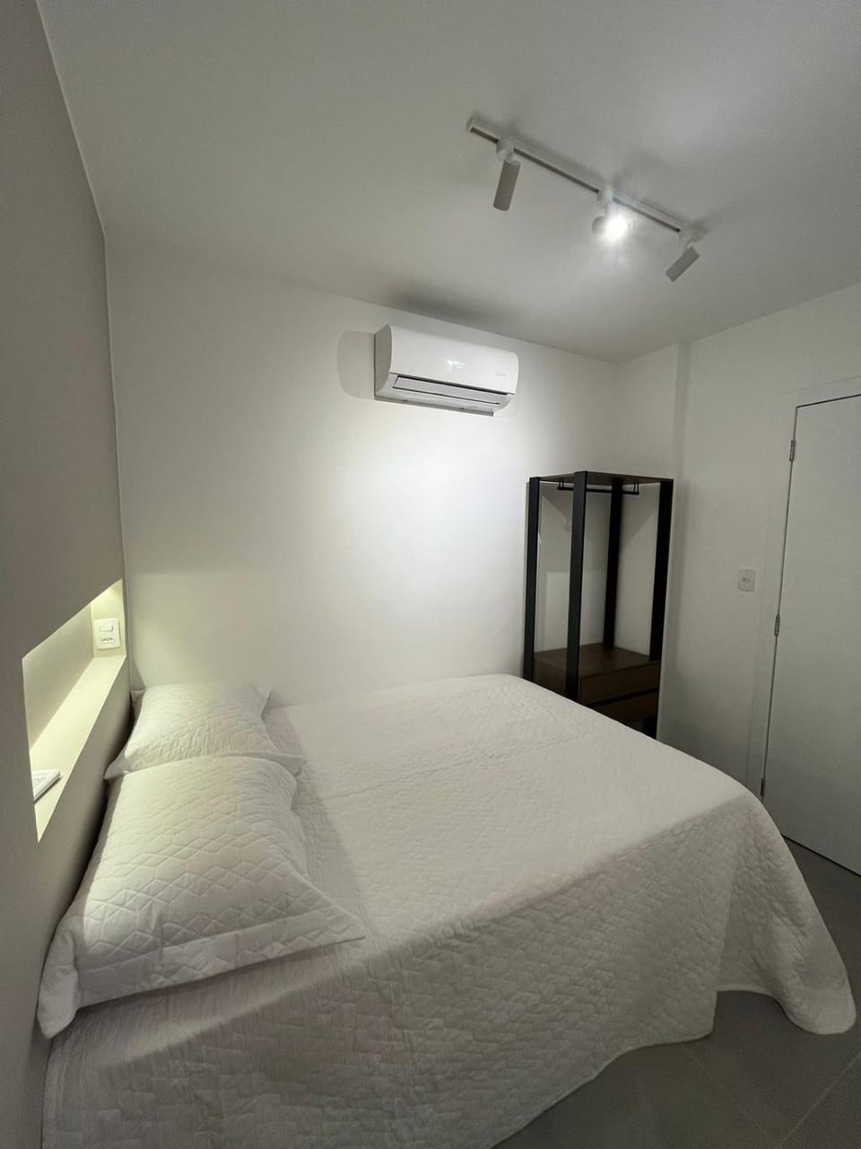 Bed, Photo of the whole room, Bedroom, wardrobe, air conditioner