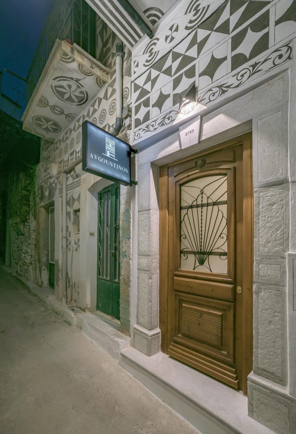 Property building, Facade/entrance, Night