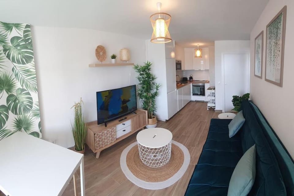 Superbe appartement avec vue mer, piscine et parking privé gratuit Apartment in La Pineda