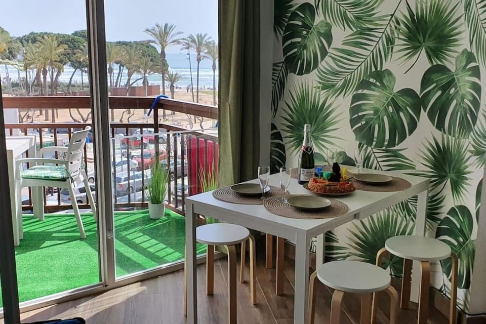 Superbe appartement avec vue mer, piscine et parking privé gratuit Apartment in La Pineda