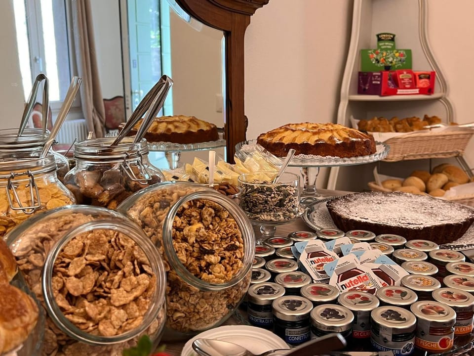 Breakfast, Continental breakfast, Buffet breakfast, Italian breakfast