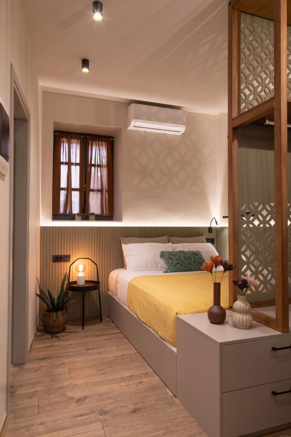 Bed, Bedroom, air conditioner