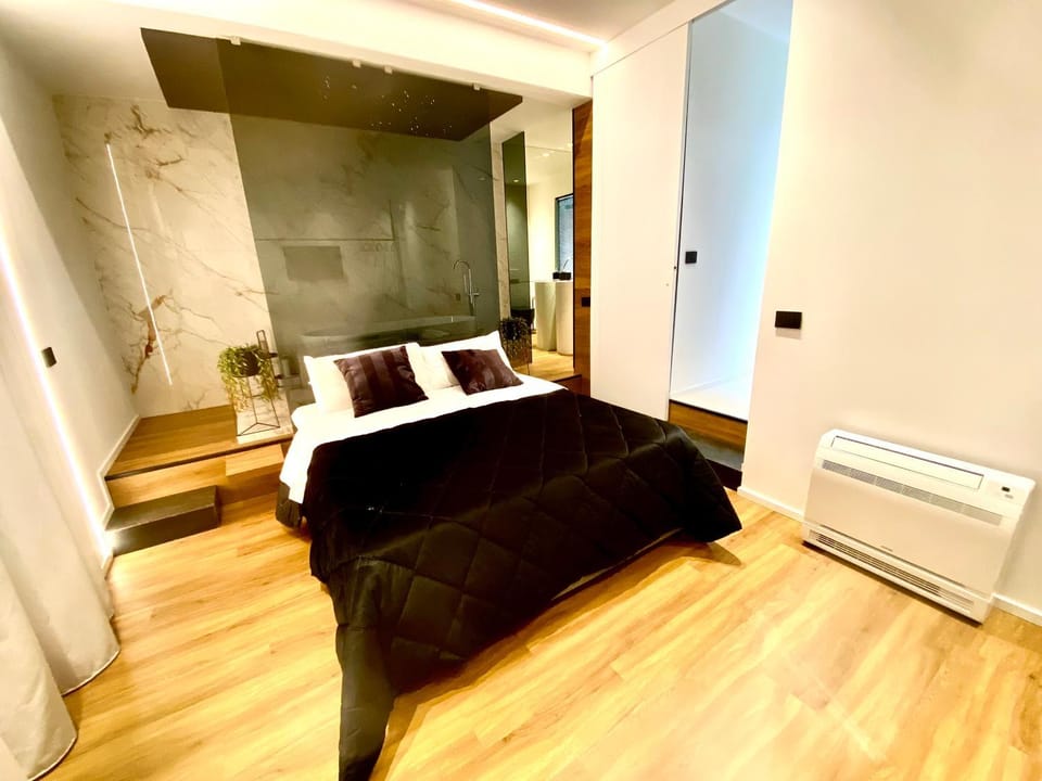 Bed, Photo of the whole room, Bedroom, air conditioner