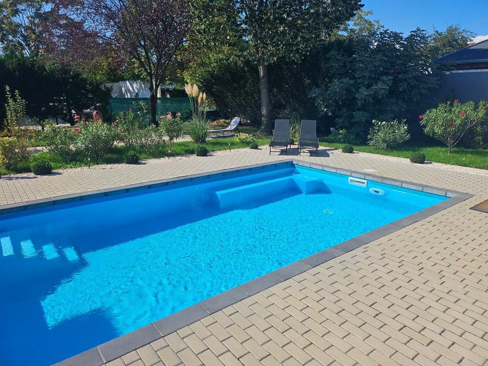 Day, Garden, Garden view, Pool view, Swimming pool, sunbed