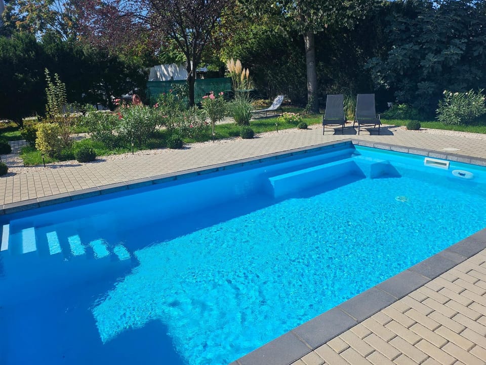 Day, Garden, Garden view, Pool view, Swimming pool, sunbed