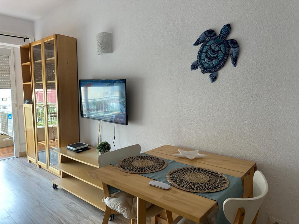 TV and multimedia, Seating area, Dining area