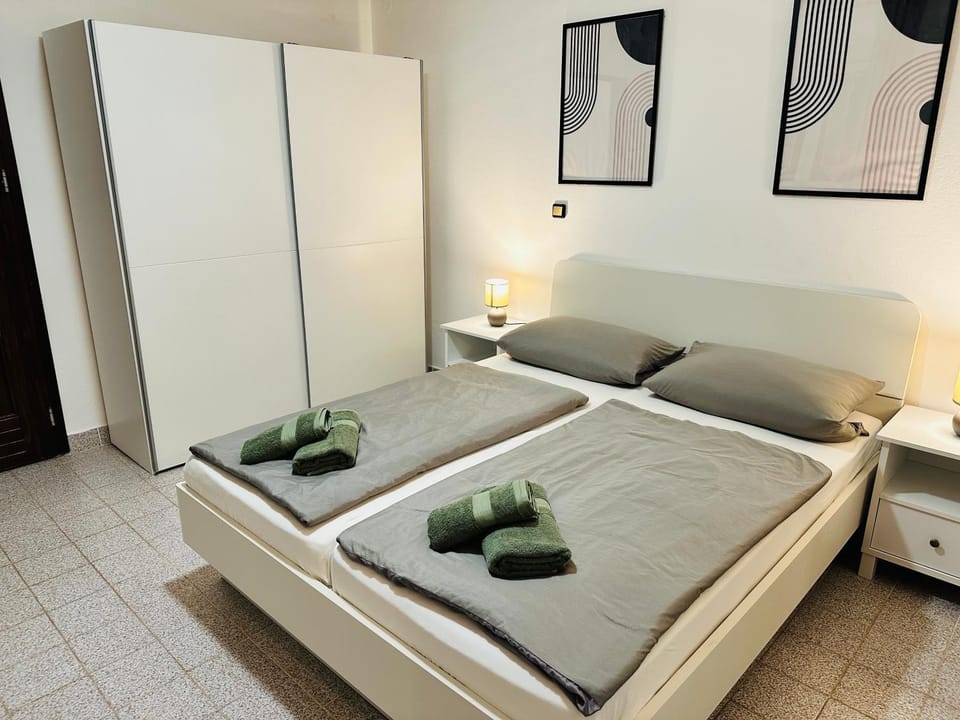 Studio Apartment near Beach Petrčane - Quiet & Central - Unit 3 Apartment in Zadar County