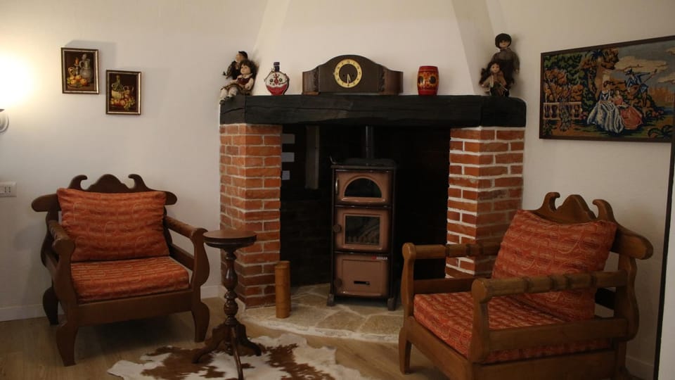 Seating area, flat iron