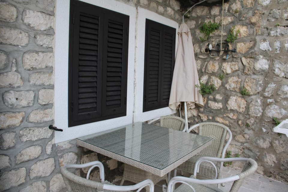 Kotor apartments, Ljuta Apartment in Dobrota