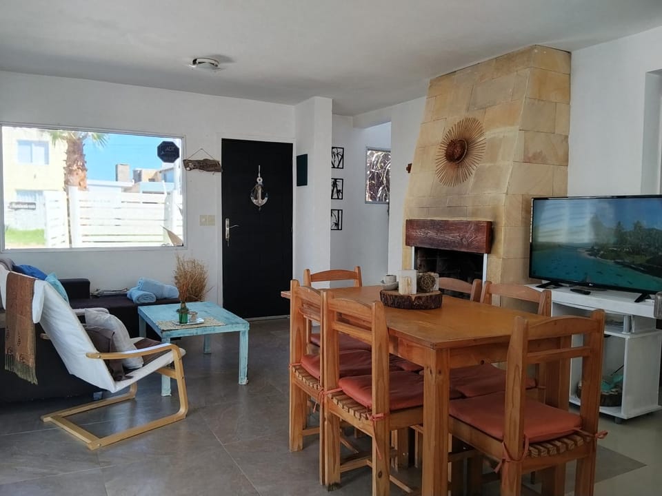 TV and multimedia, Living room, Dining area, fireplace