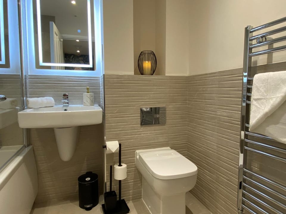 Toilet, Bathroom, towels