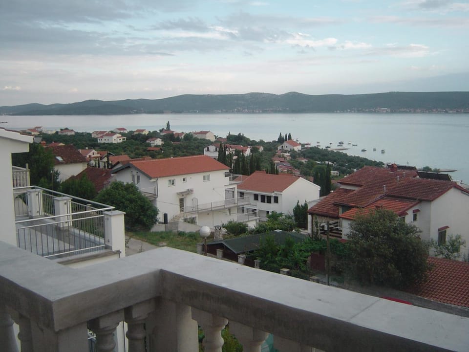 Balcony/Terrace, Area and facilities