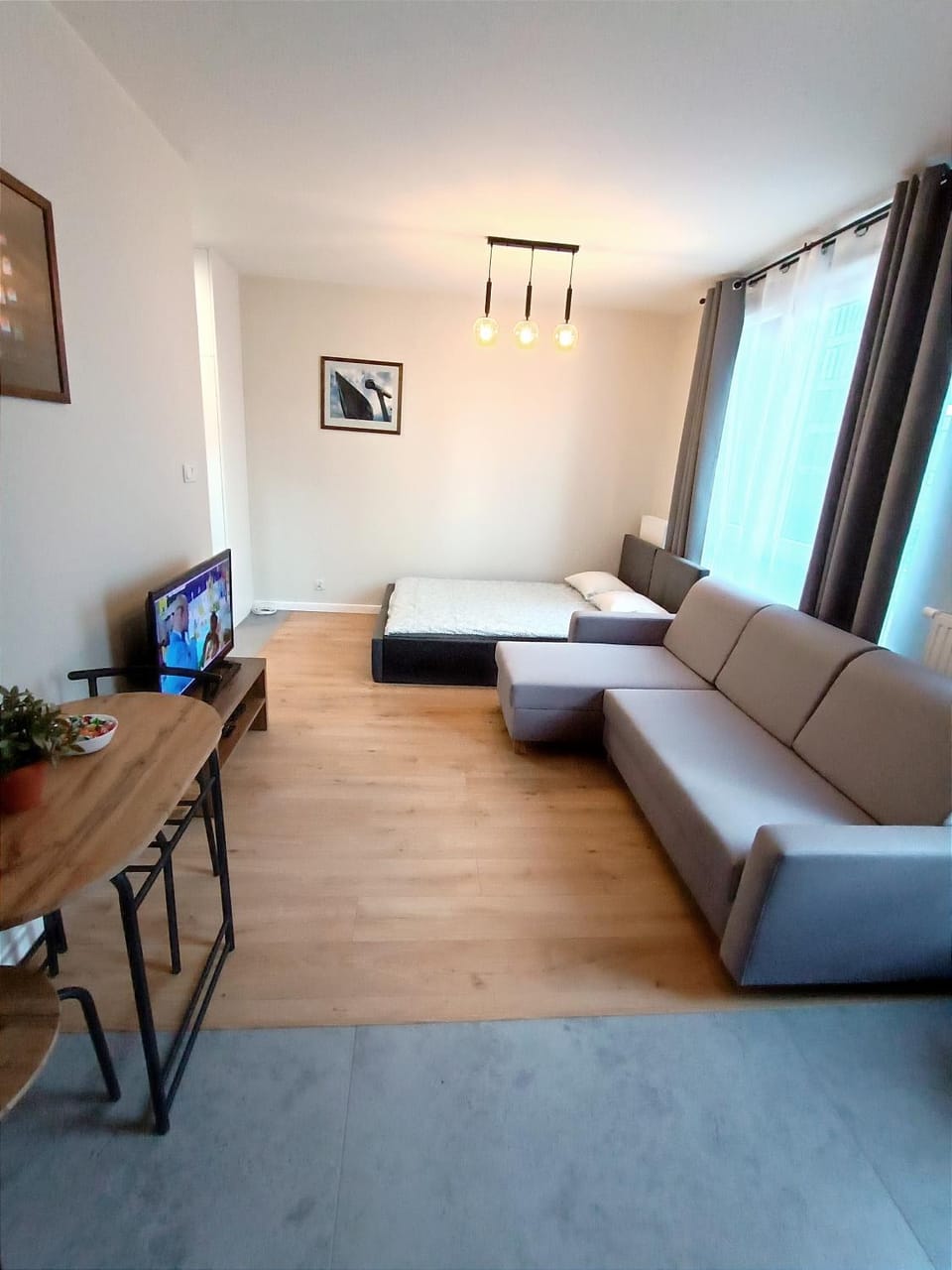 Bed, TV and multimedia, Photo of the whole room