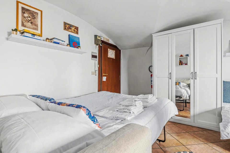 Bed, Bedroom, towels, wardrobe