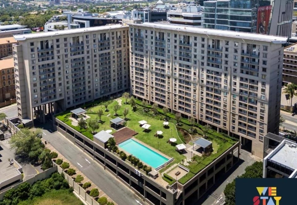Sandton Lux, 2 Bedroom & 2 Ensuite, No Load shedding Apartment in Sandton