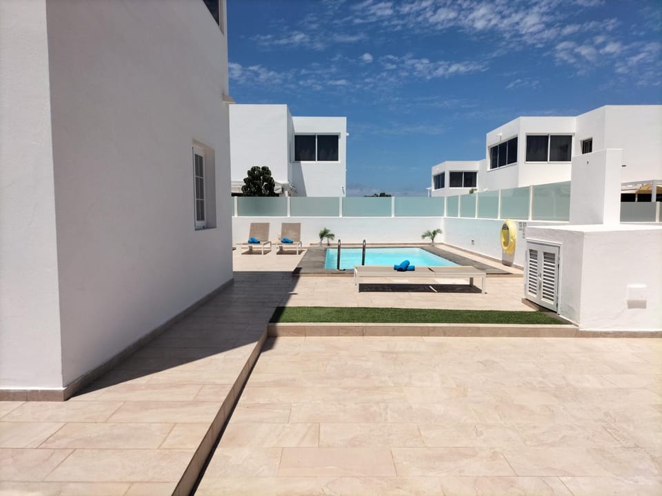 Balcony/Terrace, Swimming pool