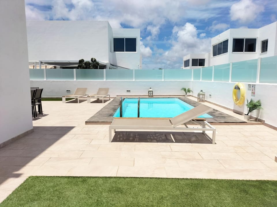 Off site, Swimming pool, sunbed
