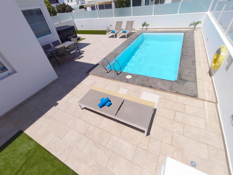 Balcony/Terrace, Swimming pool