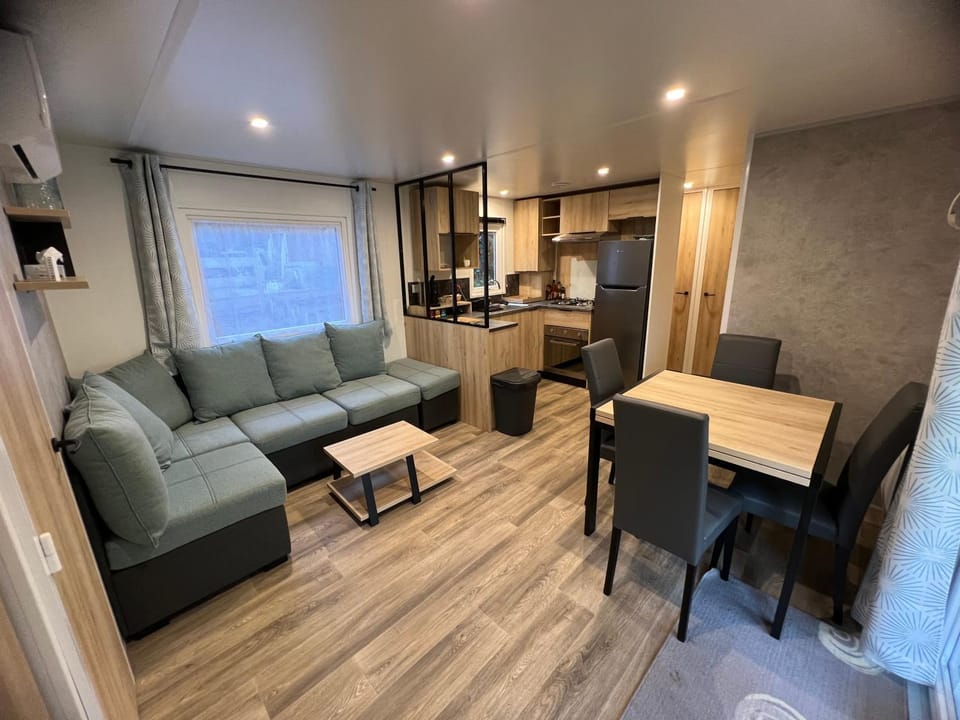 Kitchen or kitchenette, Living room, Dining area