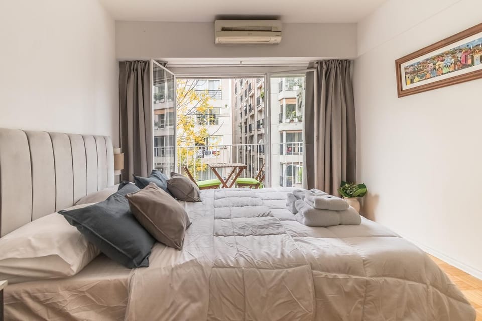 Photo of the whole room, Bedroom, towels
