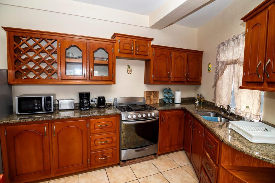 Coffee/tea facilities, Kitchen or kitchenette, minibar, pet friendly, stove, toaster