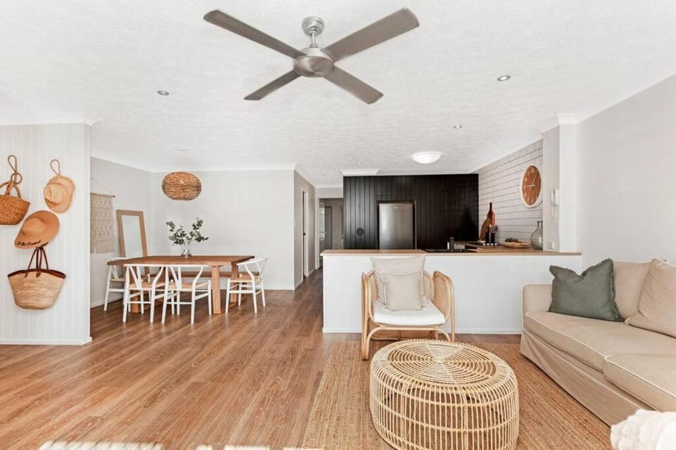 Burleigh Beach Apartment - Self Catering Apartment in Burleigh Heads