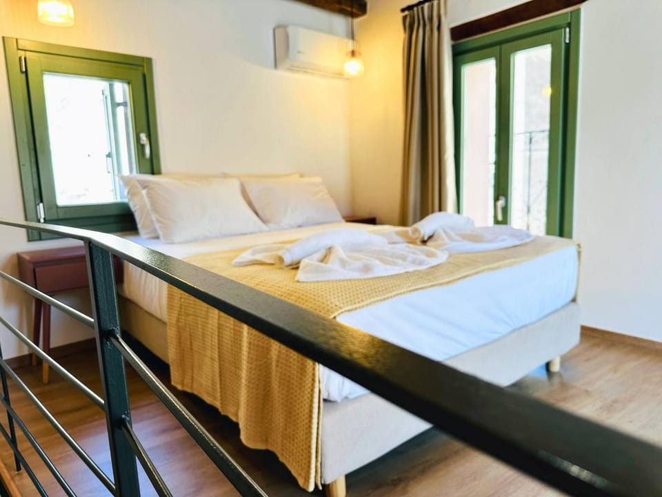 Roussos Place - Next To Splantzia Square - 2bd 2ba House in Chania