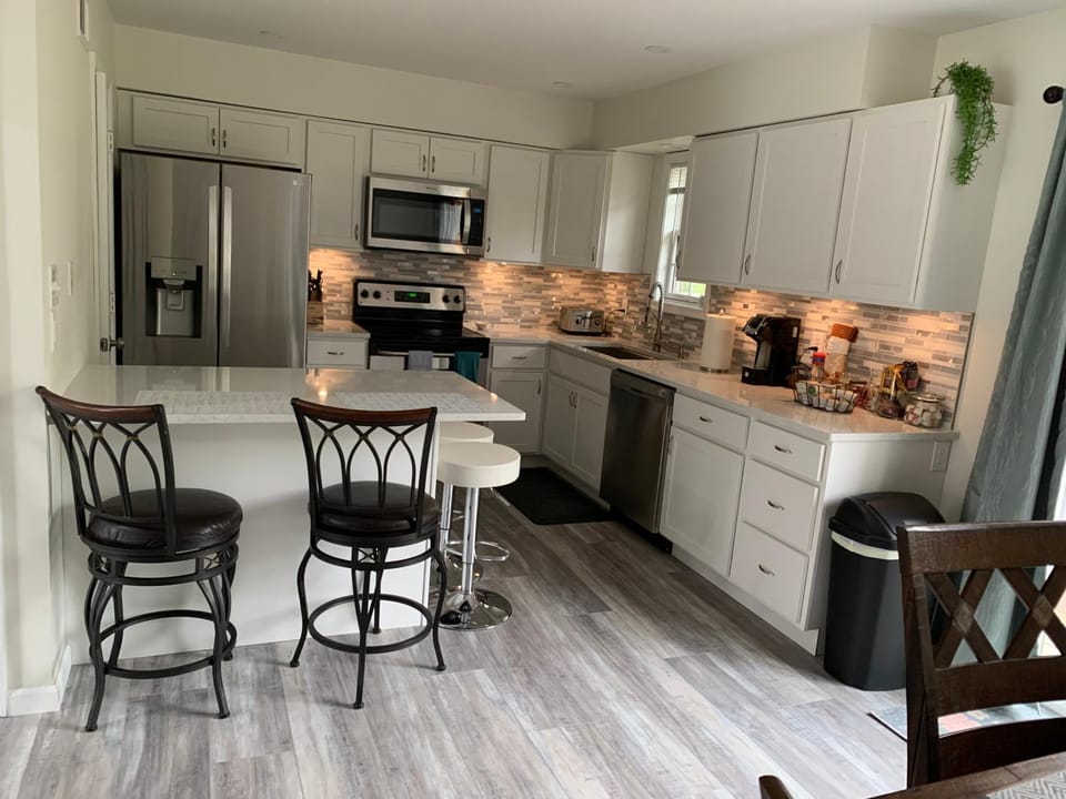 Kitchen or kitchenette, Dining area, dishwasher, oven, stove