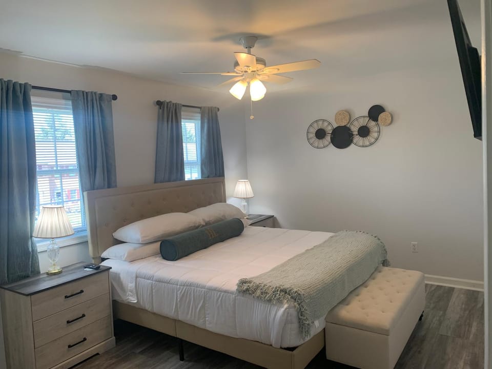 Bed, Photo of the whole room, Bedroom