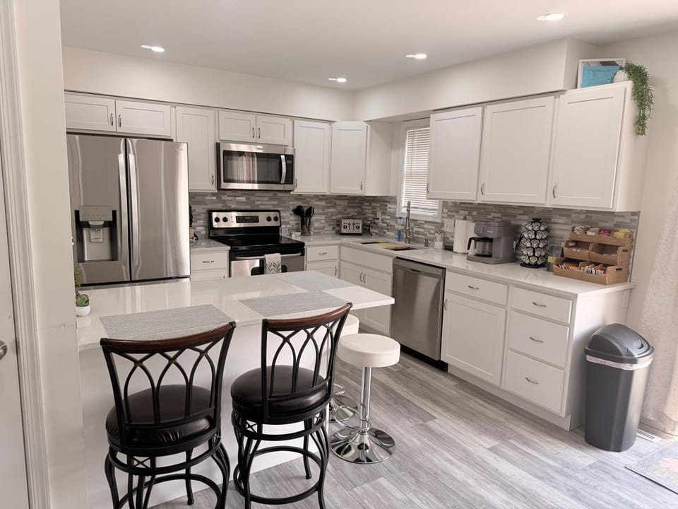 Kitchen or kitchenette, Dining area, dishwasher, minibar, oven, pet friendly, stove, toaster
