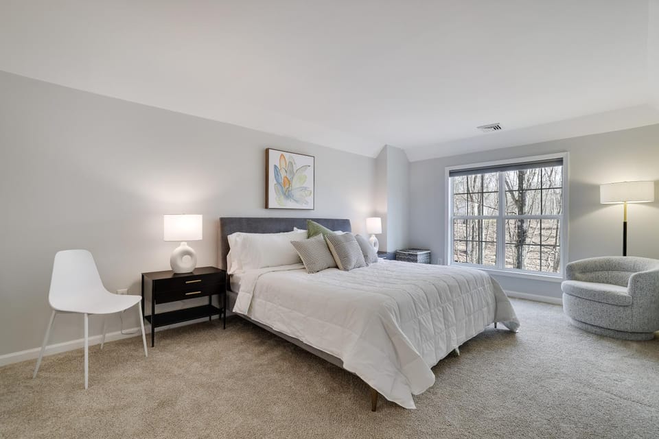 Photo of the whole room, Seating area, Bedroom