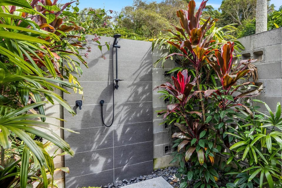 Trendy 2-Bed Home with Outdoor Entertainment House in Coolum Beach