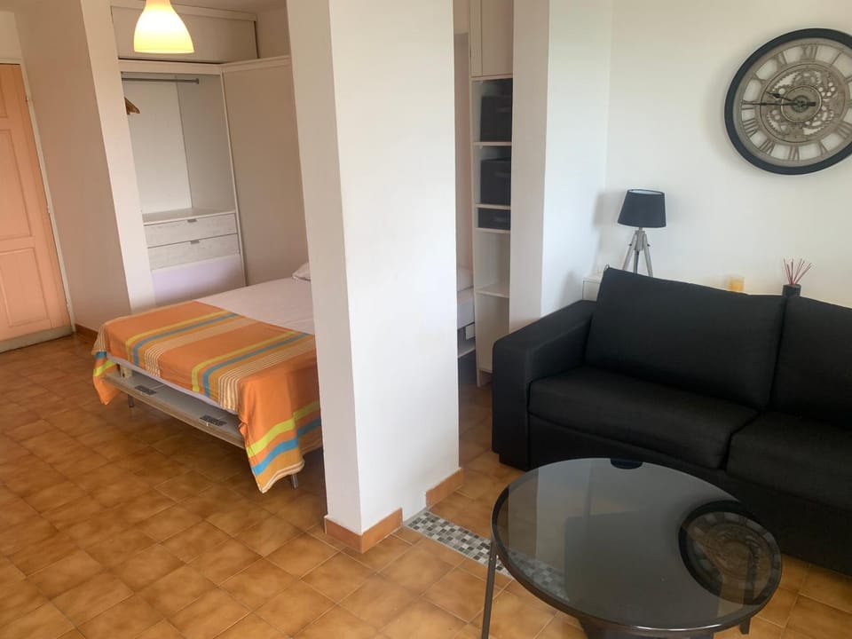 Bed, Living room, Photo of the whole room