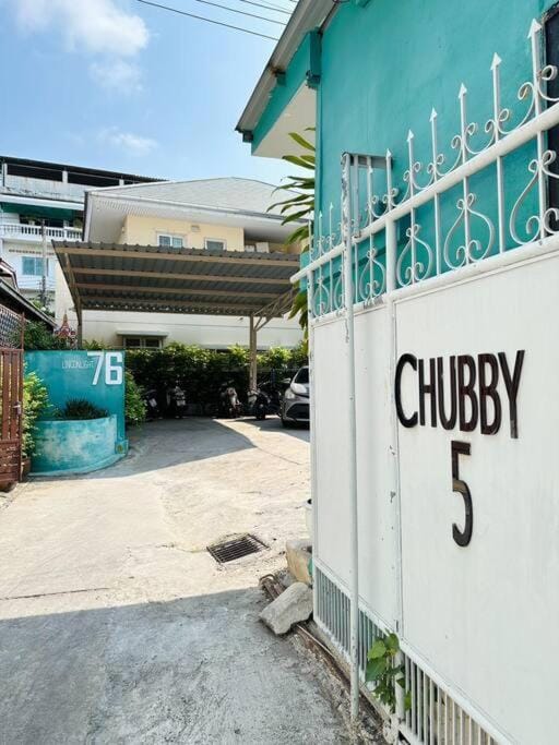 Chubby5 Room6 Apartment in Bangkok