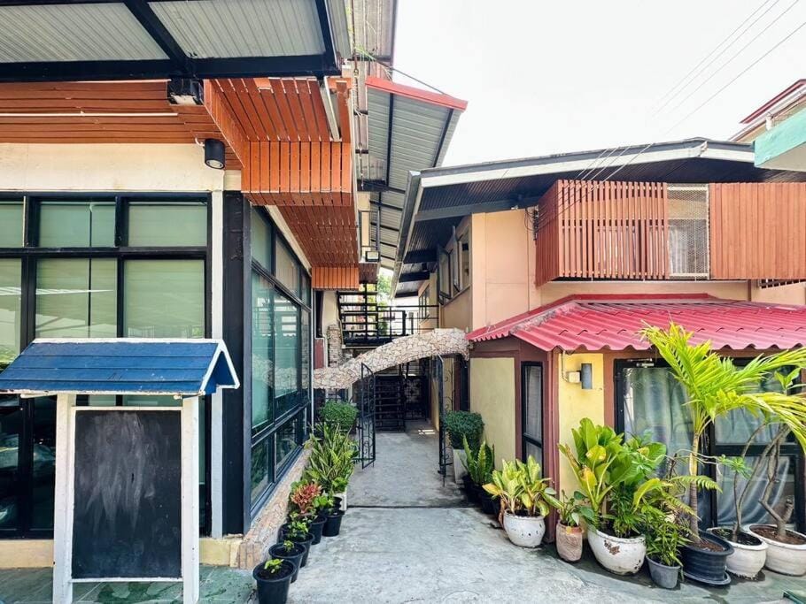 Chubby5 Room6 Apartment in Bangkok
