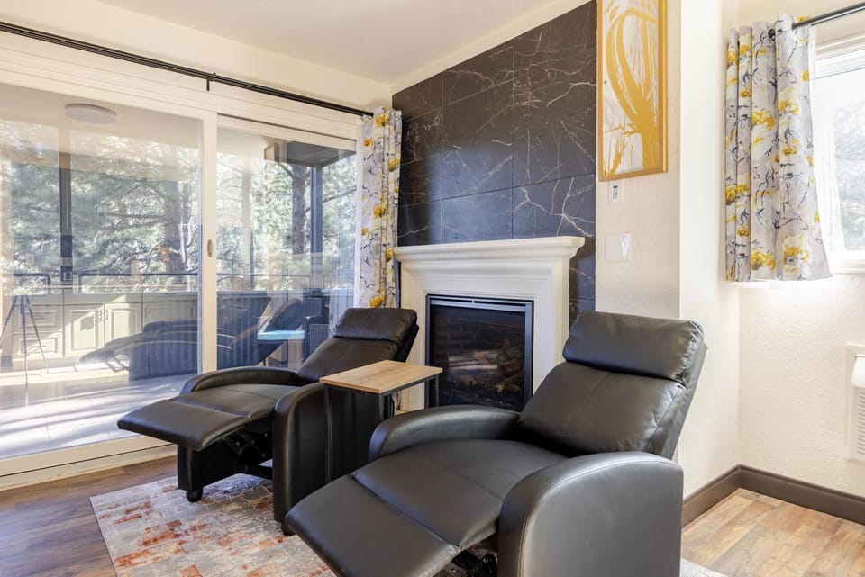 View (from property/room), Living room, Seating area, Mountain view, flat iron