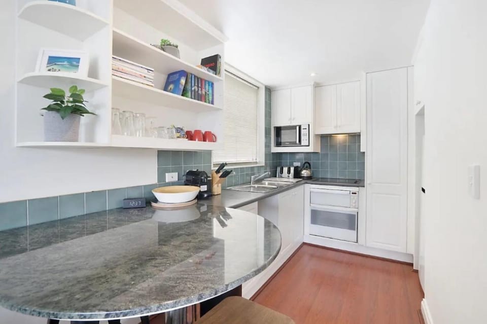 King Size Studio With Water View Walk To The City Apartment in Sydney