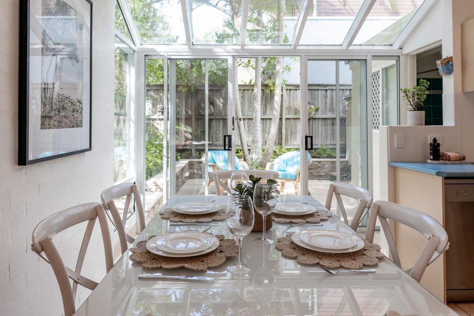 Cute Little Cove gem…walking distance to beach! Apartment in Noosa Heads