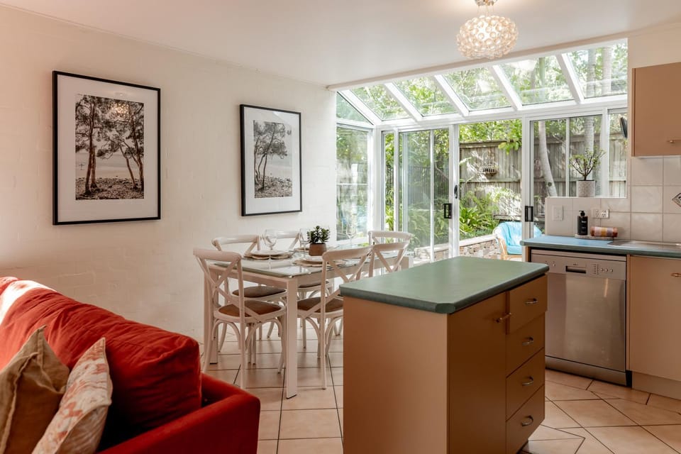 Cute Little Cove gem…walking distance to beach! Apartment in Noosa Heads