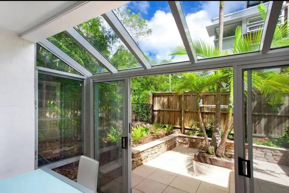 Cute Little Cove gem…walking distance to beach! Apartment in Noosa Heads