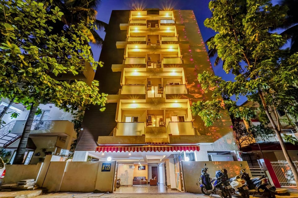 Property building, Facade/entrance, Night
