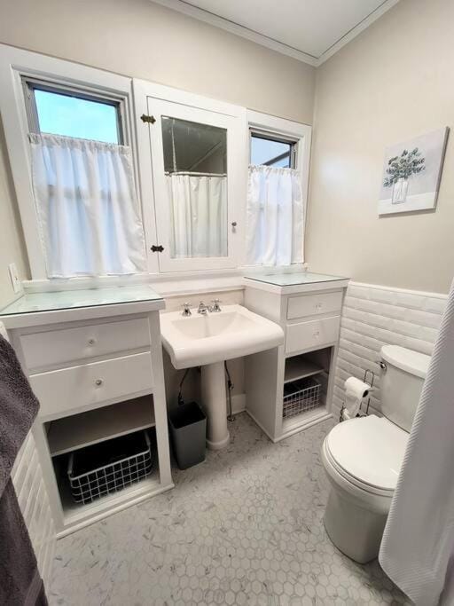 Glamorous Getaway: Exclusive 1BR LA Hotspots House in San Fernando Valley
