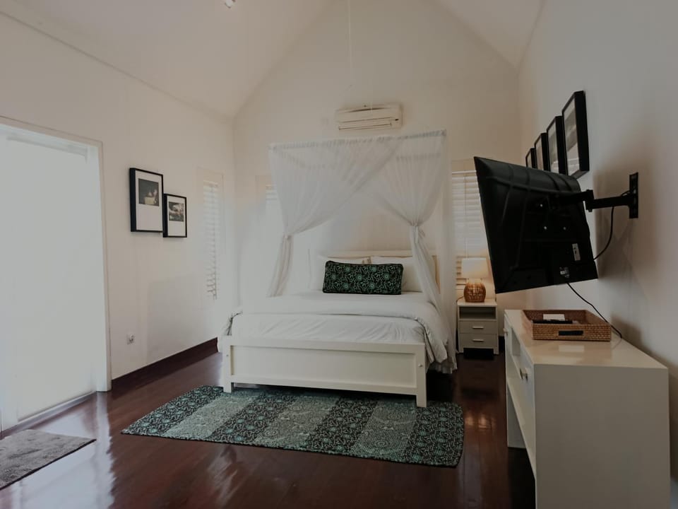 Bed, TV and multimedia, Bedroom, air conditioner